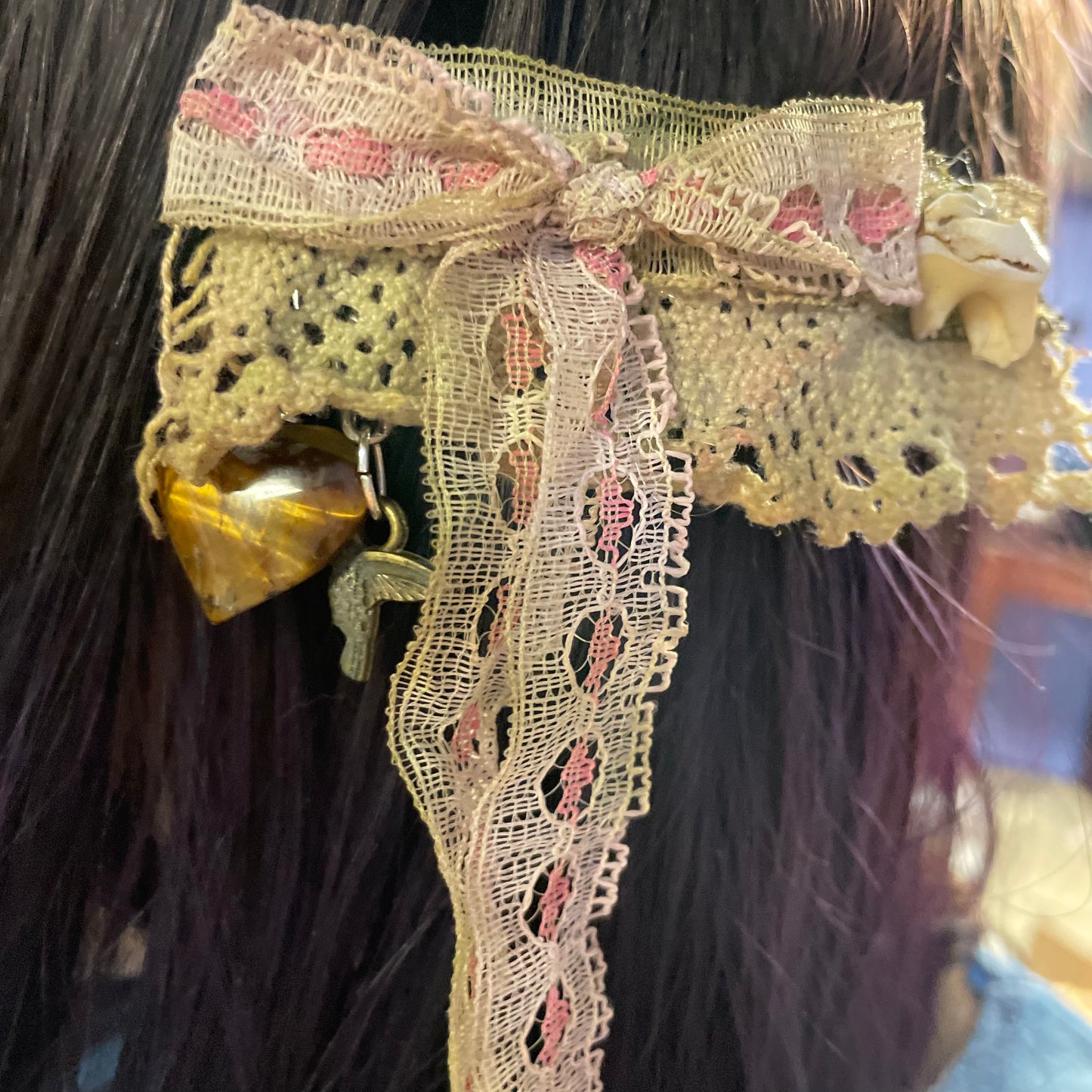 pink deer tooth tigers eye hairclip