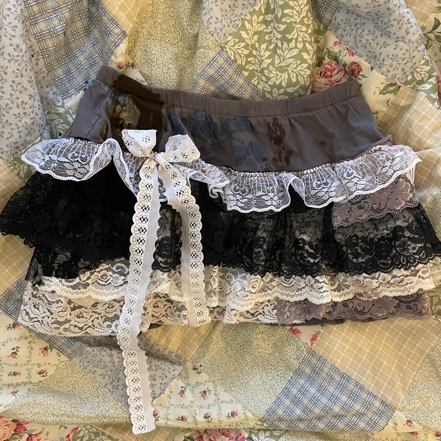 ˚ ୧ .˚ₓ s/m grey tiered lace skirt