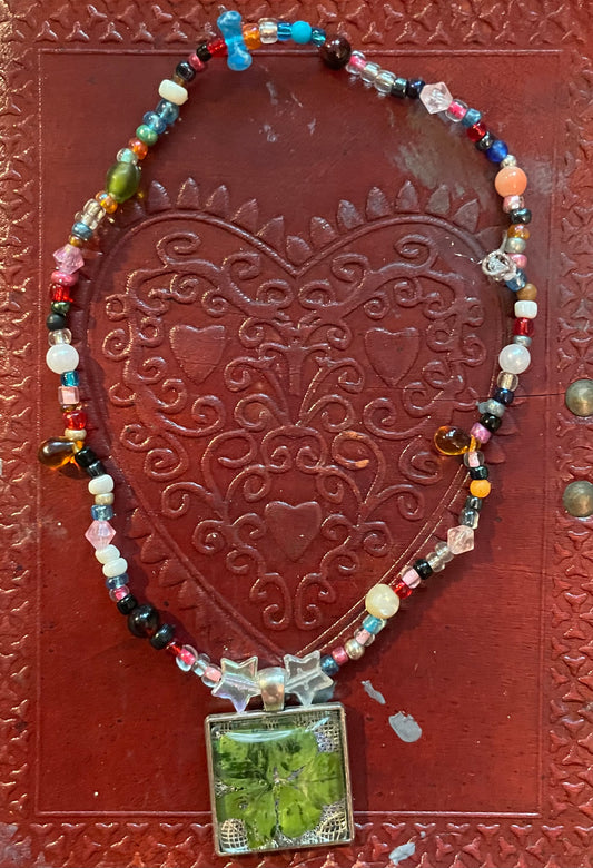 FIVE leaf clover rainbow beaded necklace ‧͙⁺˚*･༓☾